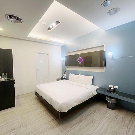 Walker Hotel - Sanchong Taipei Exterior photo