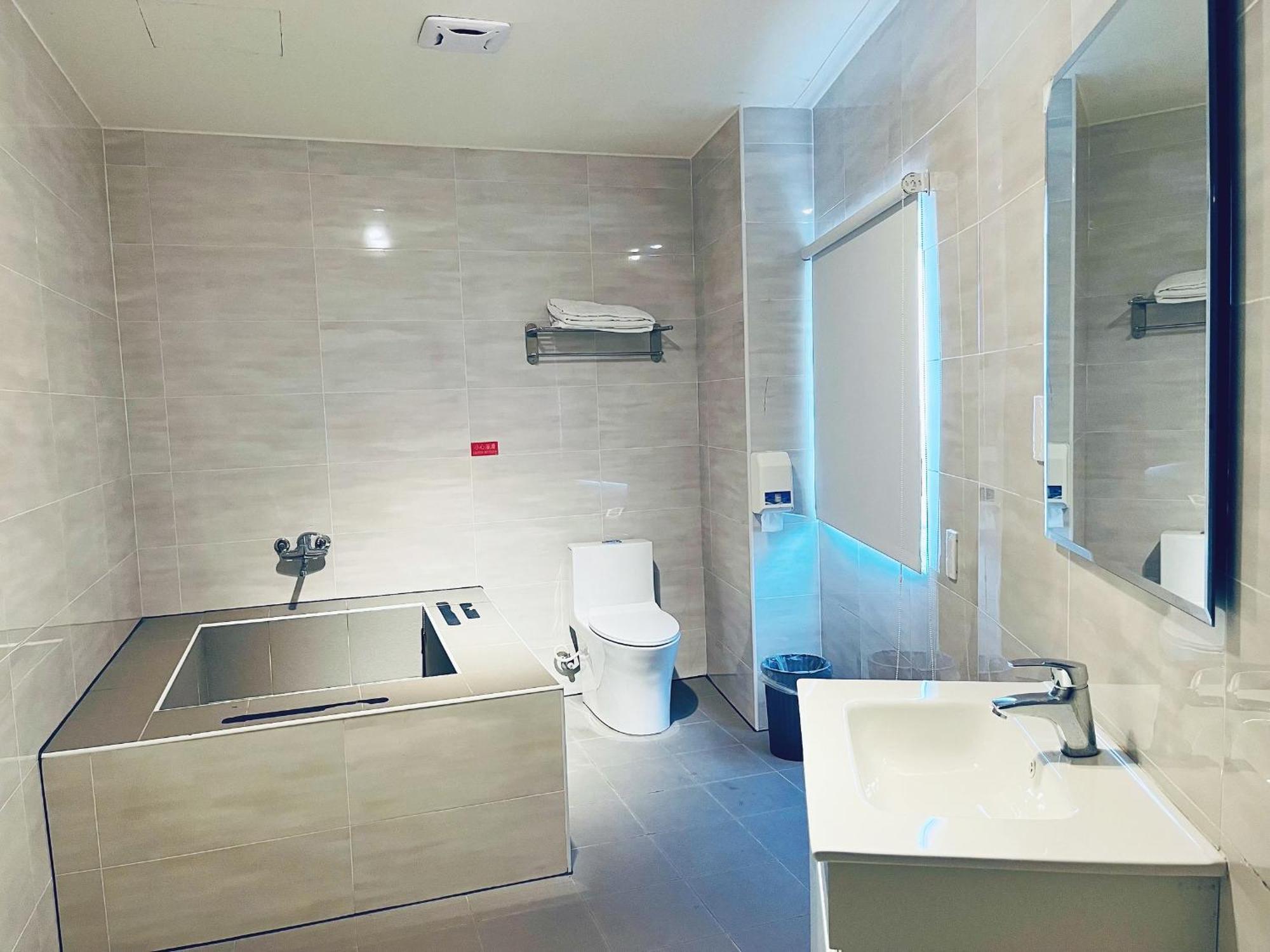 Walker Hotel - Sanchong Taipei Exterior photo