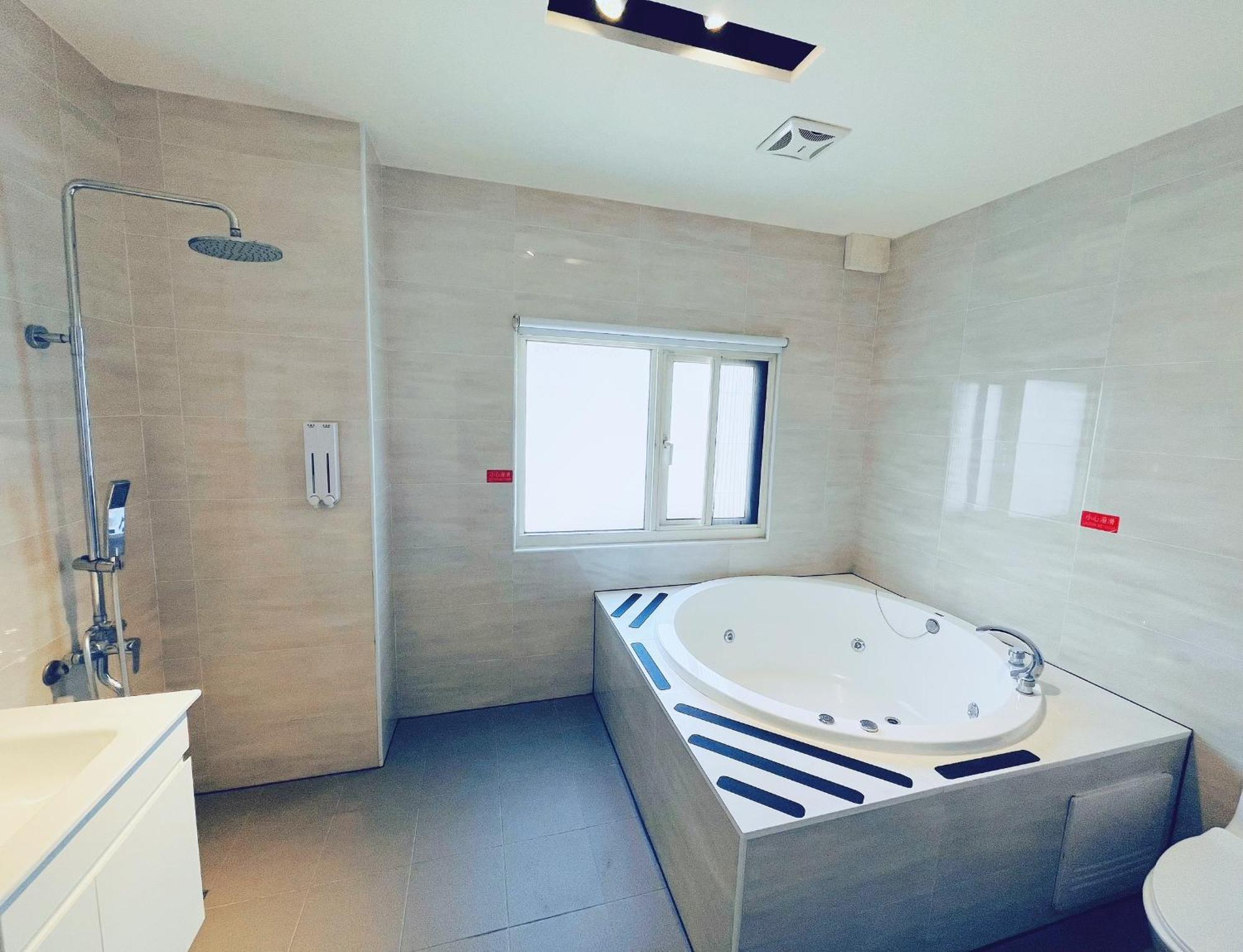 Walker Hotel - Sanchong Taipei Exterior photo